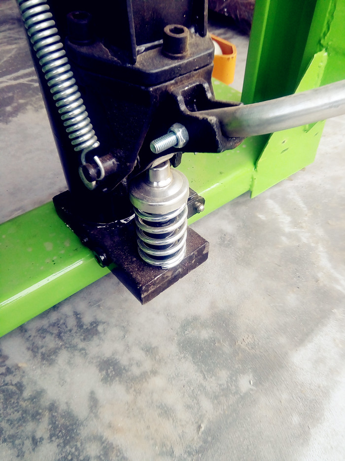 手動(dòng)液壓堆高車彈簧展示 手動(dòng)液壓堆高車彈簧展示