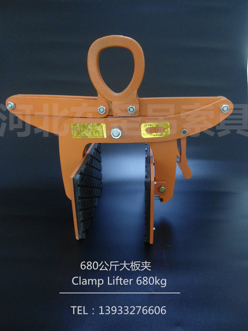 路沿石夾子膠墊子花紋細(xì)節(jié)--河北東圣吊索具制造有限公司--石材夾具|小型攪拌機(jī)|液壓堆高車|手動(dòng)叉車