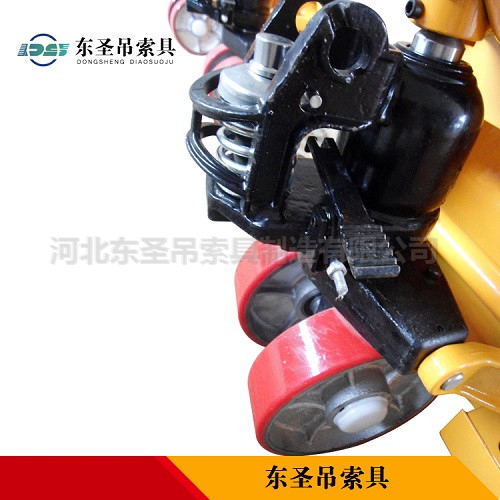 手動(dòng)液壓搬運(yùn)車規(guī)格型號(hào)--河北東圣吊索具制造有限公司--小型攪拌機(jī)|手動(dòng)叉車|液壓堆高車|手動(dòng)叉車 手動(dòng)液壓搬運(yùn)車規(guī)格型號(hào)--河北東圣吊索具制造有限公司--小型攪拌機(jī)|手動(dòng)叉車|液壓堆高車|手動(dòng)叉車