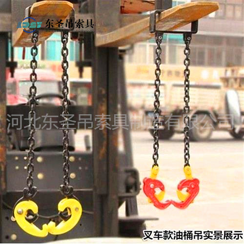 液壓堆高叉車(chē)與吊鉗配合使用作業(yè)現(xiàn)場(chǎng)--河北東圣吊索具制造有限公司--液壓堆高車(chē)|手動(dòng)叉車(chē)|石材夾具|小型攪拌機(jī)